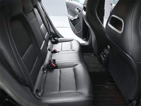Used 2016 Mercedes-Benz CLA 250 image 14