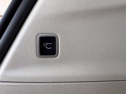 Used 2024 Chrysler Pacifica Limited FWD image 29