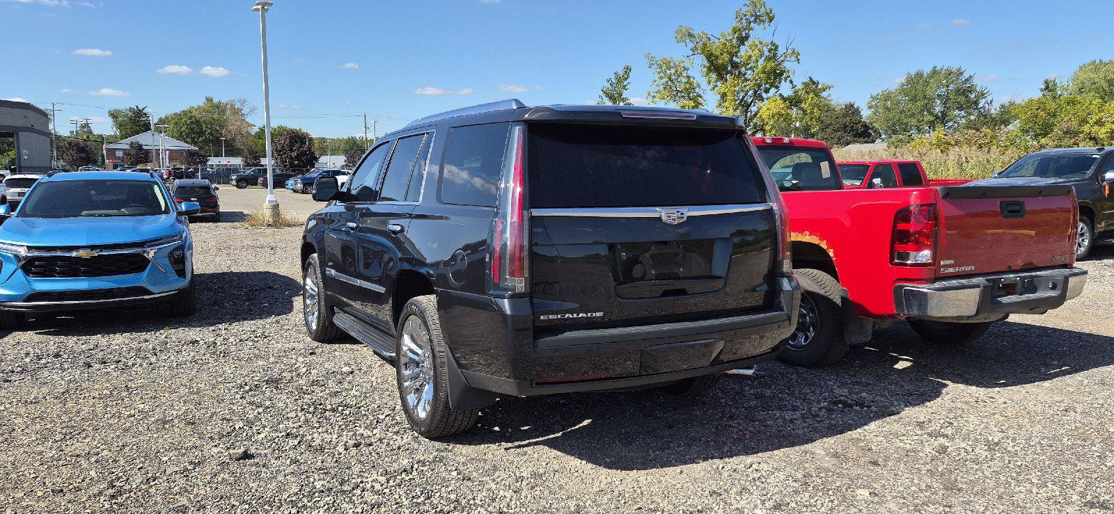 Used 2019 Cadillac Escalade Luxury w/ LPO, Radiant Package AWD/4WD image 4