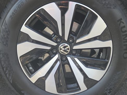 Used 2025 Volkswagen Atlas SE image 12