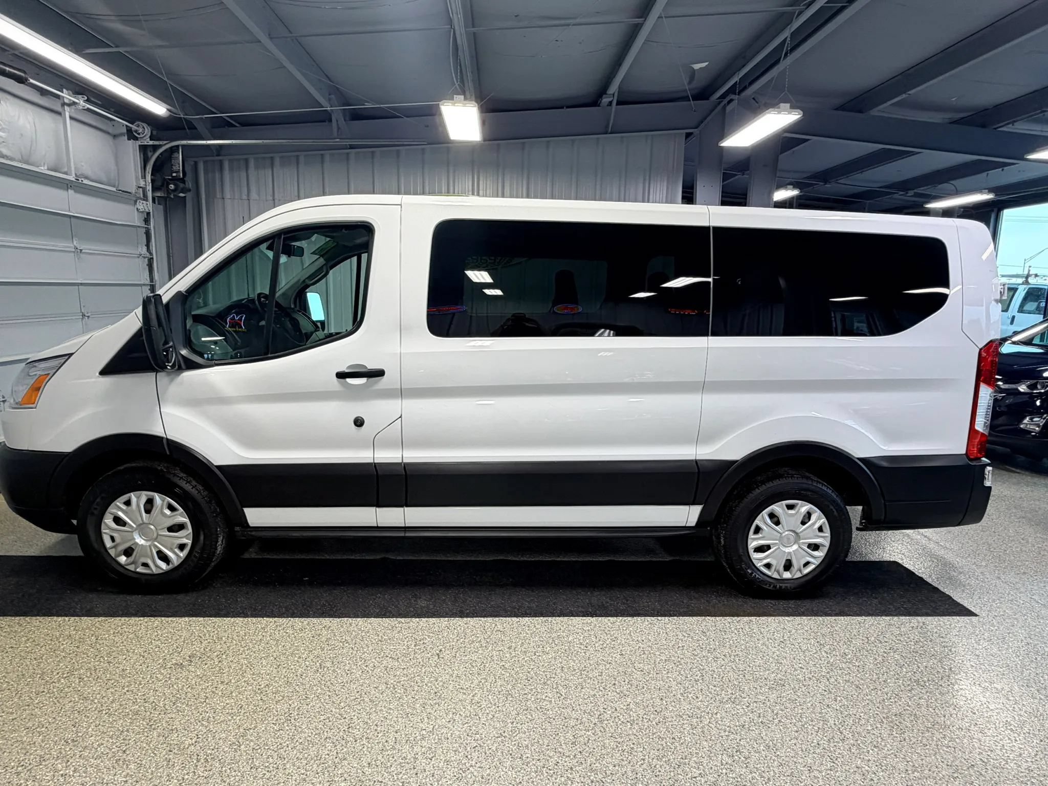 Used 2019 Ford Transit 150 XLT RWD image 5