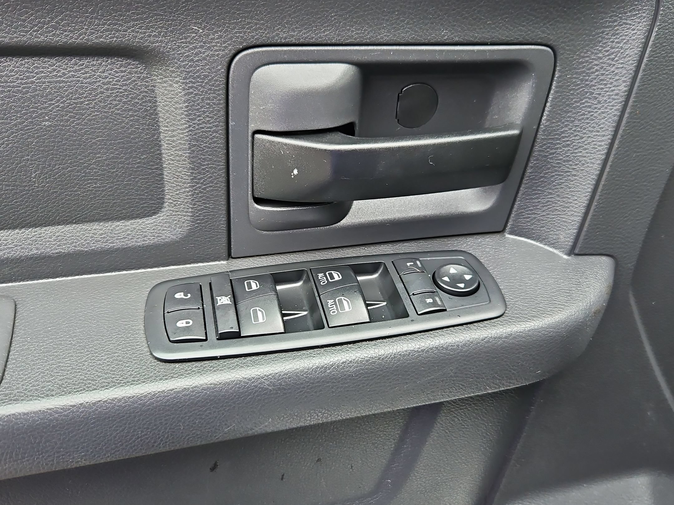 Used 2012 RAM 1500 ST RWD image 10