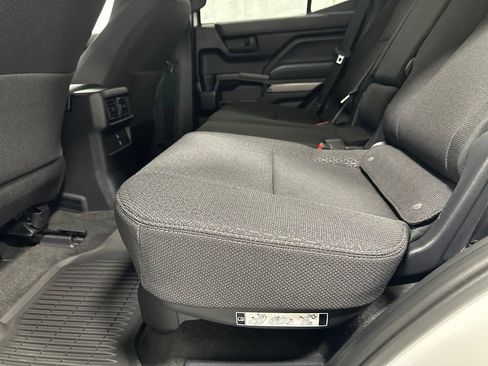 Used 2025 Toyota 4Runner SR5 AWD/4WD image 43