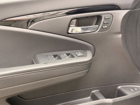 Used 2022 Honda Pilot Touring image 11