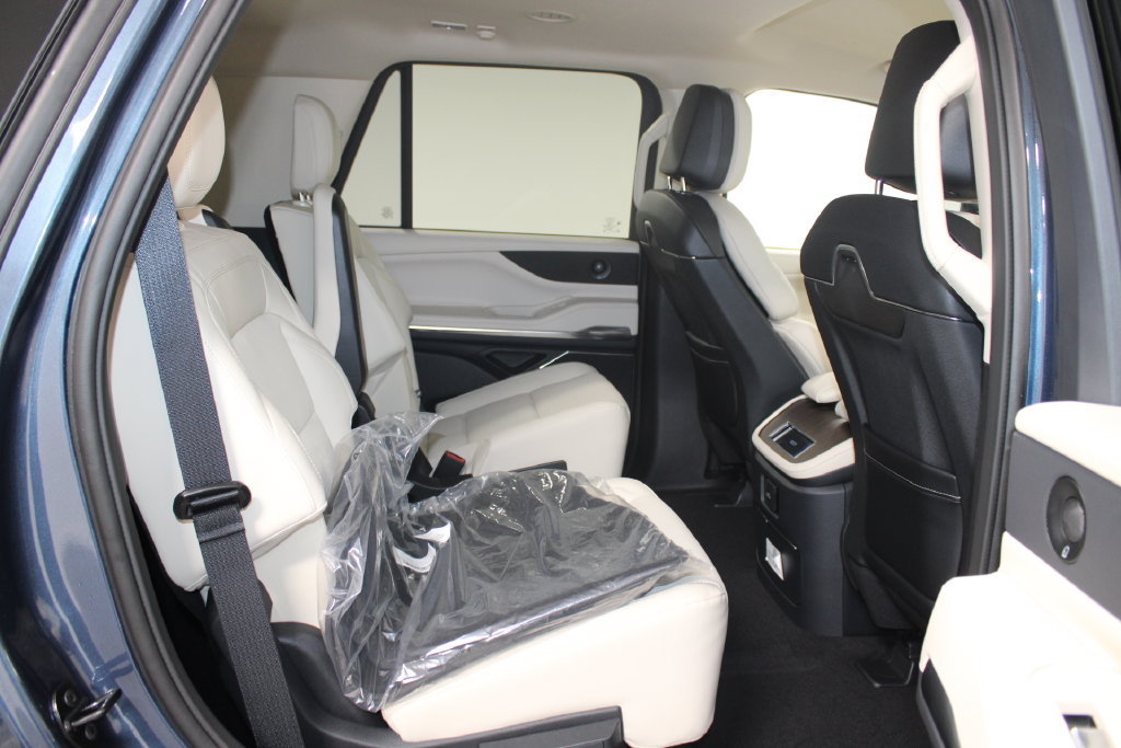 New 2027 Lincoln Navigator Premiere RWD image 33