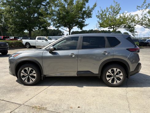 Used 2023 Nissan Rogue SV FWD image 4