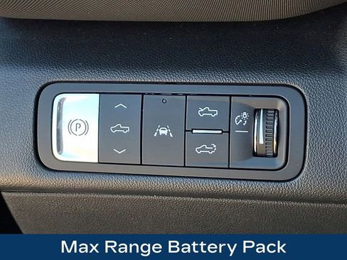 Used 2025 Chevrolet Silverado EV RST AWD/4WD image 9