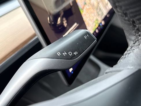 Used 2024 Tesla Model Y Long Range AWD/4WD image 27