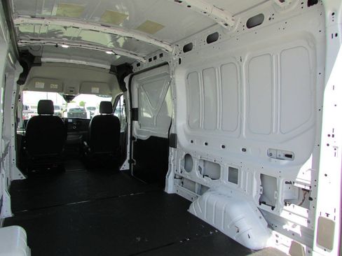 Used 2024 Ford Transit 250 148 Medium Roof RWD image 31