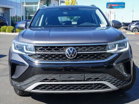 Used 2022 Volkswagen Taos SEL w/ Panoramic Sunroof Package image 3