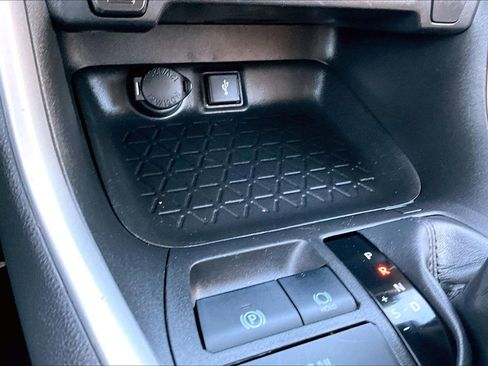 Used 2022 Toyota RAV4 LE image 30