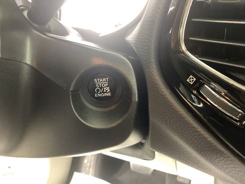 Used 2019 Jeep Compass Limited FWD image 18