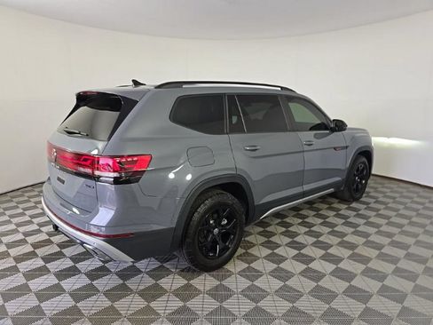 Used 2024 Volkswagen Atlas Peak Edition SE AWD/4WD image 4