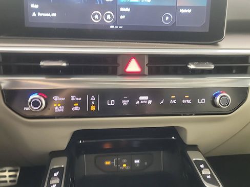Certified 2025 Kia Sorento SX Prestige AWD/4WD image 34