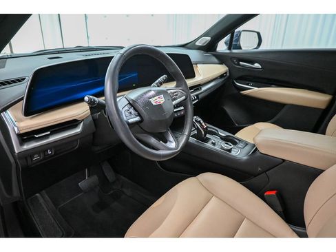 Certified 2024 Cadillac XT4 Luxury w/ Cold Weather Package image 9