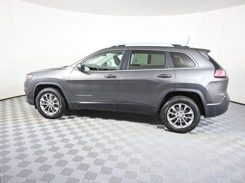 Used 2019 Jeep Cherokee Latitude Plus w/ Cold Weather Group image 3