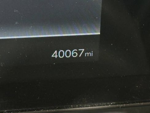 Used 2025 Kia Carnival FWD image 12
