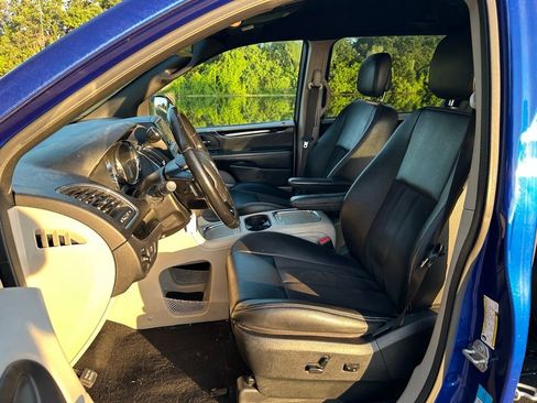 Used 2020 Dodge Grand Caravan SXT FWD image 16