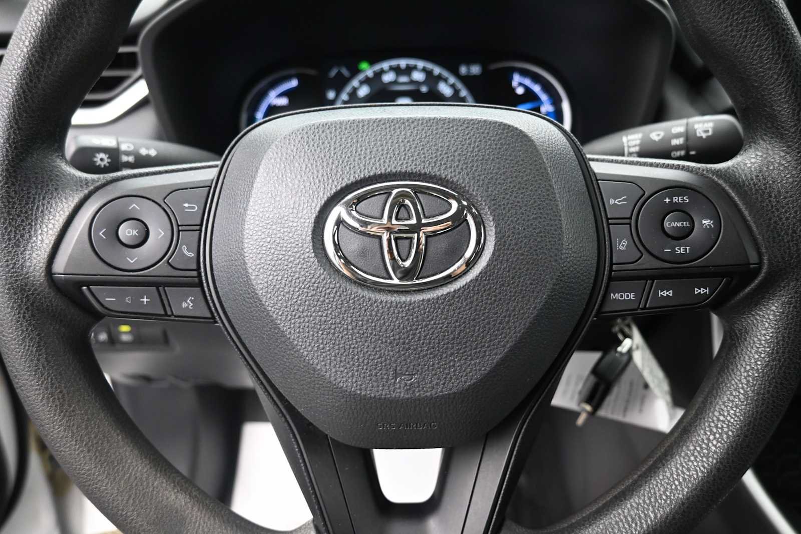Used 2023 Toyota RAV4 LE AWD/4WD image 6