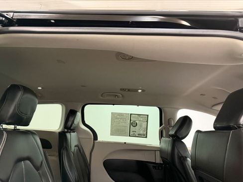 Used 2024 Chrysler Pacifica Touring-L FWD image 67