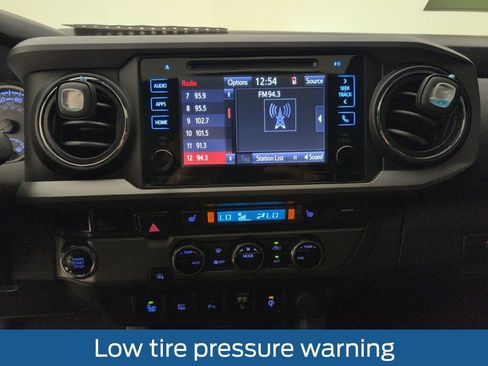 Used 2016 Toyota Tacoma TRD Sport image 26