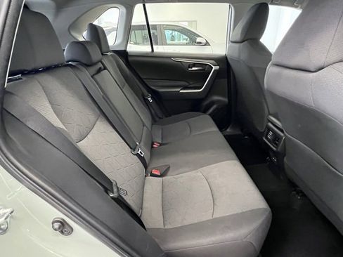 Used 2022 Toyota RAV4 XLE image 18