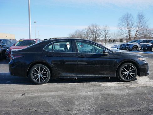 Used 2024 Toyota Camry SE image 8