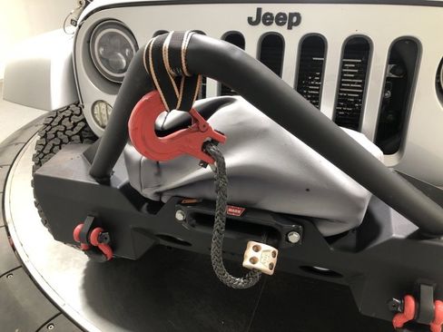 Used 2012 Jeep Wrangler Unlimited Sahara image 3