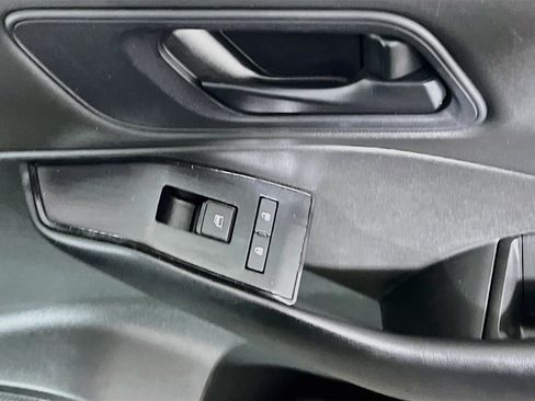 Used 2024 Nissan Rogue S FWD image 32