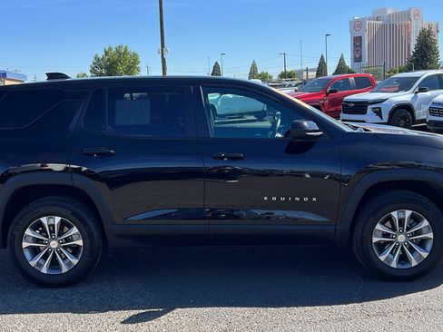 Used 2025 Chevrolet Equinox LT AWD/4WD image 4