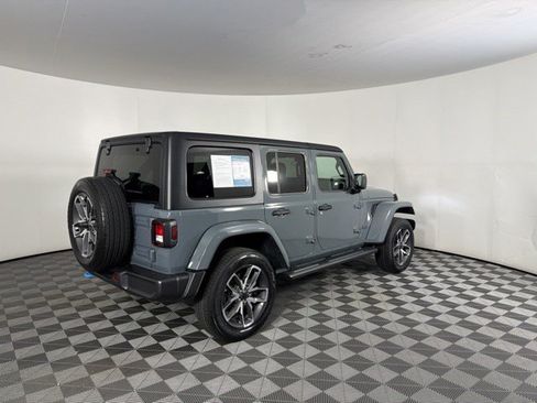 Used 2024 Jeep Wrangler Unlimited w/ Convenience Group AWD/4WD image 7