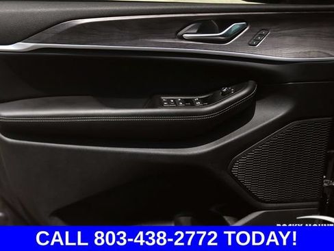 Used 2025 Jeep Grand Cherokee Limited AWD/4WD image 11