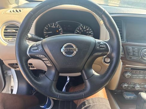 Used 2020 Nissan Pathfinder Platinum FWD image 21