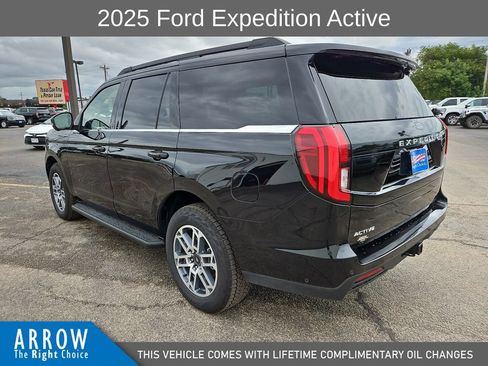 Used 2025 Ford Expedition Active AWD/4WD image 8