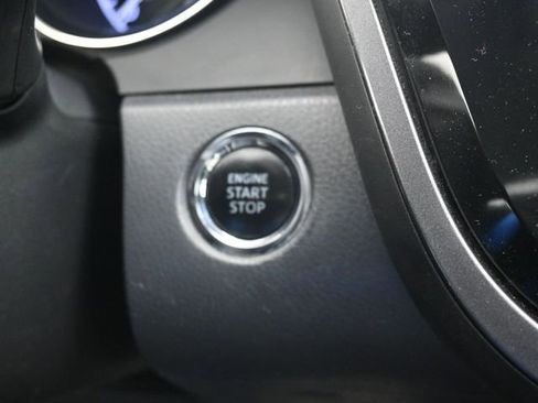 Used 2019 Toyota Camry L image 10