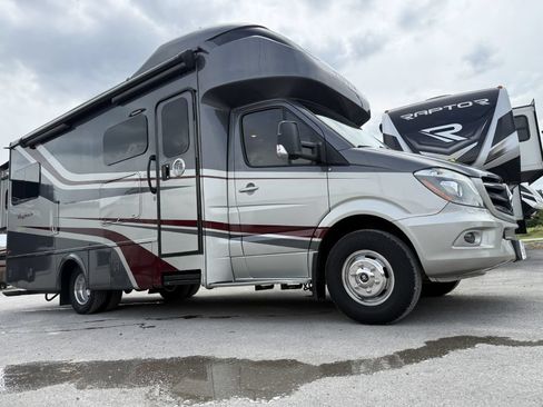 Used 2018 Mercedes-Benz Sprinter 3500 image 2