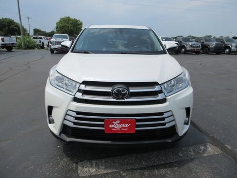 Used 2019 Toyota Highlander XLE AWD/4WD image 13