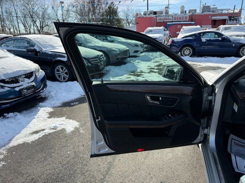 Used 2011 Mercedes-Benz E 350 4MATIC Sedan image 14