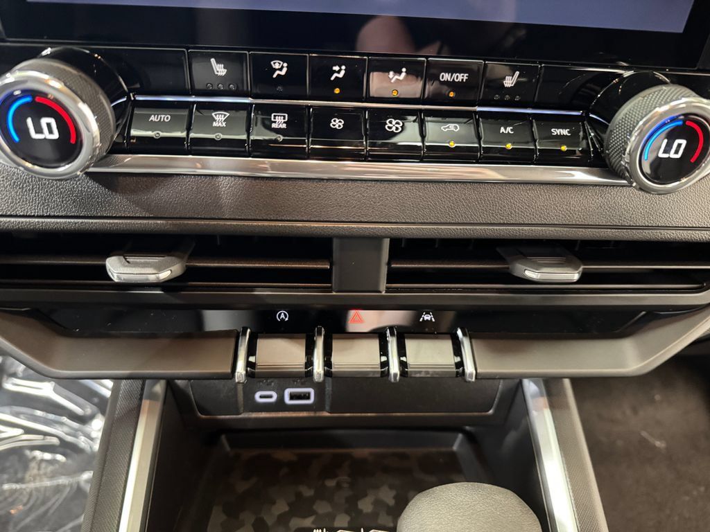 New 2026 Chevrolet Colorado Trail Boss AWD/4WD image 13