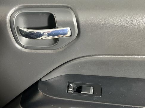 Used 2013 Jeep Compass Latitude FWD image 29