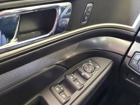 Used 2018 Ford Explorer XLT w/ Equipment Group 202A AWD/4WD image 27