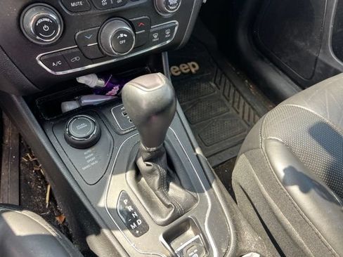 Used 2021 Jeep Cherokee Latitude Lux AWD/4WD image 7