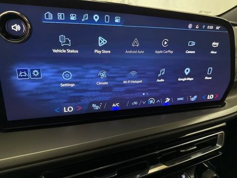 Used 2024 Chevrolet Traverse LT FWD image 17