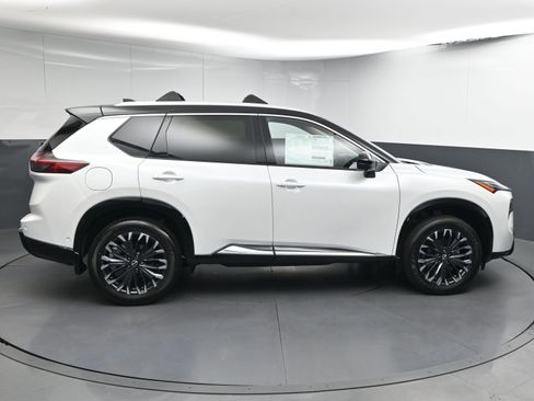 New 2026 Nissan Rogue Platinum w/ Platinum Premium Package image 9