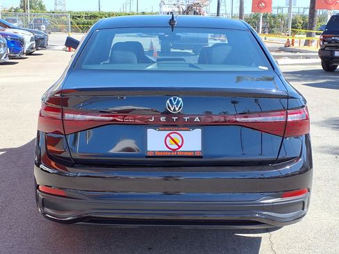 Used 2025 Volkswagen Jetta Sport FWD image 5