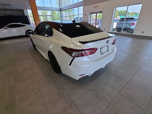 Used 2021 Toyota Camry XSE FWD image 11