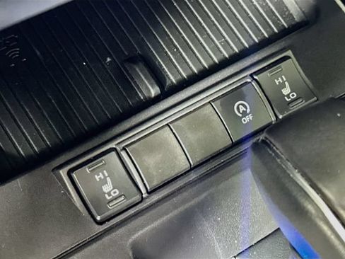 Certified 2026 Toyota Corolla Cross XLE FWD image 22