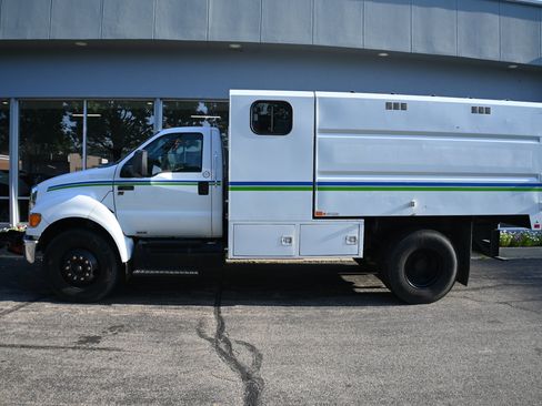 Used 2015 Ford F650 2WD Regular Cab Super Duty image 2