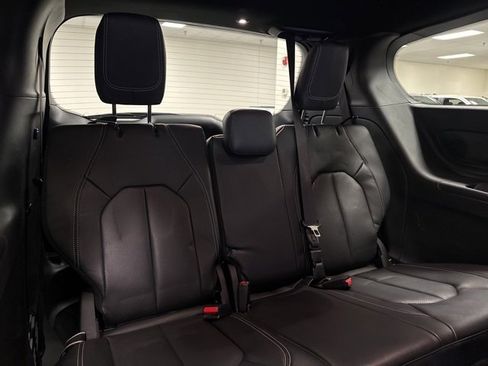 Used 2022 Chrysler Pacifica Touring-L w/ Uconnect Theater Family Group image 14