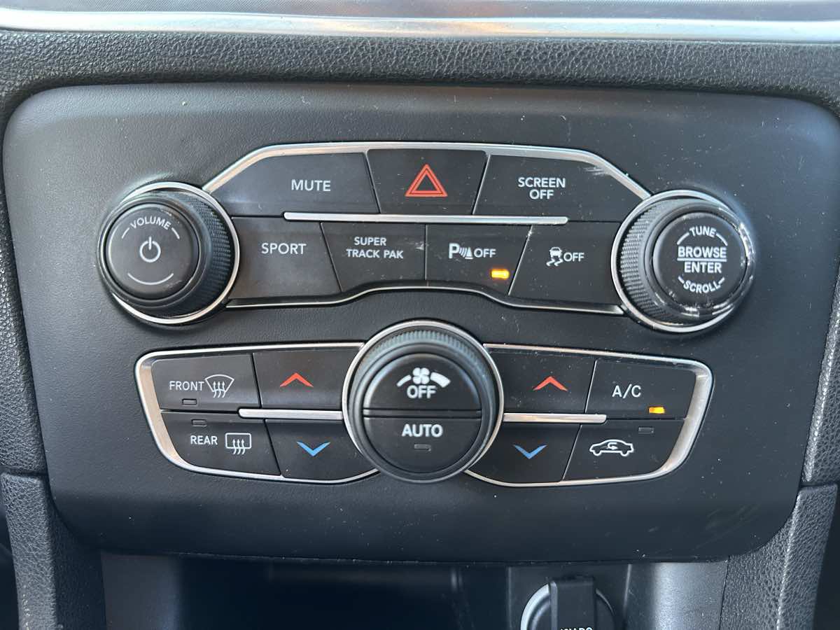 Used 2019 Dodge Charger SXT w/ Cold Weather Package AWD/4WD image 20